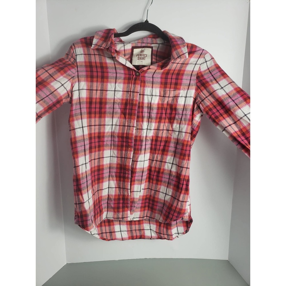 SO‎ Perfect Shirt Womens Medium Red Pink Plaid Flannel Button Down Relaxed Fit